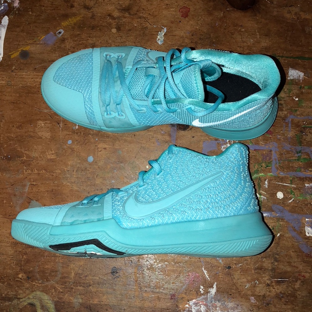 Nike Kyrie 3 Basketball shoes